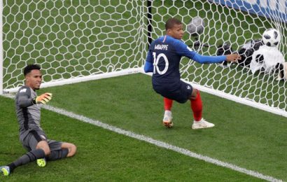 France Ride Their Luck Into Last 16