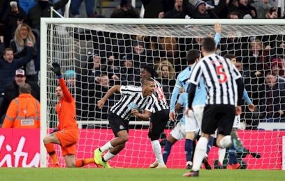 Ritchie’s Penalty Fires Magpies into Win over Manchester City