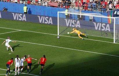 Rapinoe Scores Two Penalties to Send USA Through to Quarter-Finals