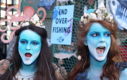Climate Protestors Call on Government to End Over-Fishing Climate Protestors Call on Government to End Over-Fishing