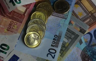 Cash Spending Down by a Half, Card Usage by a Third During Coronavirus Pandemic