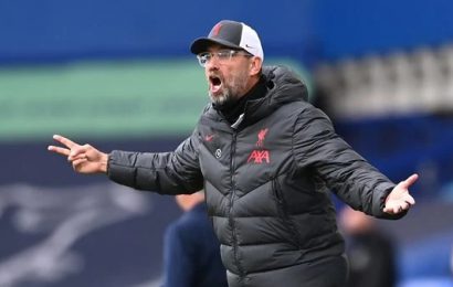 10-Man Everton Hold On For A Draw In The Merseyside Derby