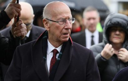 Sir Bobby Charlton Reportedly Diagnosed With Dementia
