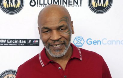 Tyson And Roy Jones Jr Fight To An Unofficial Draw In LA