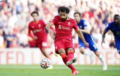 Ten-Man Chelsea Hold On For A Draw At Anfield