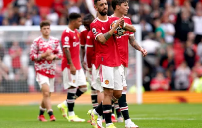 Fernandes Scores Hat-Trick As Manchester United Thump Leeds