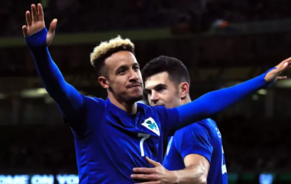 Kenny Praises In-Form Striker Callum Robinson
