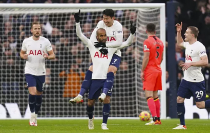Moura Scores Stunner As Spurs Brush Aside The Canaries