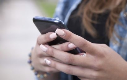 Expert Claims Social Media is Like a ‘Crack’ Addiction