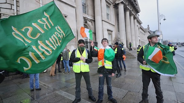 Dublin’s “Yellow Vests” Demonstrate Support for French Dublin’s “Yellow Vests” Demonstrate Support for French