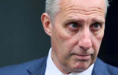 Paisley Urged to Reimburse Charity for New York Air Fare