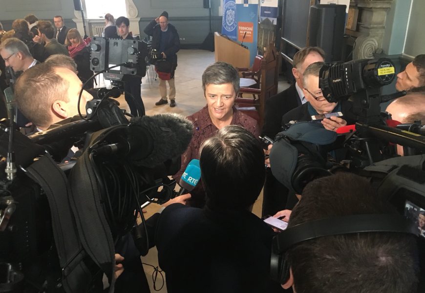 EU Competition Chief Says Solution to Irish Border Issue Will be Found