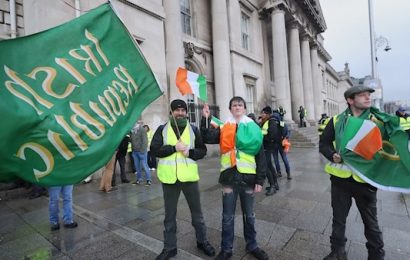‘Yellow Vest’ Protestors Call For Taoiseach’s Resignation