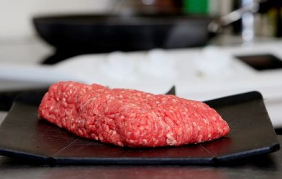 Environment Expert Calls on People to Eat Less Beef