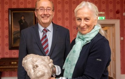O’Connell Death Mask Presented to Office of Public Works