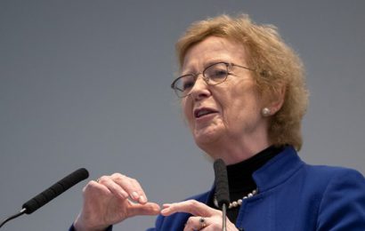 Robinson Warns Climate Activists Not to Alienate Public