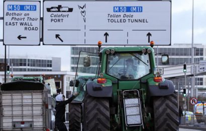 Traffic Chaos as Tractor Protest Moves to M50