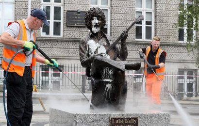 Two Statues Of Luke Kelly In Dublin Are Vandalized Overnight