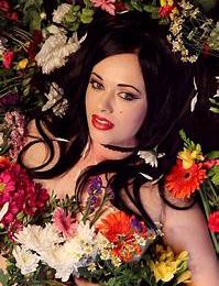 ‘Deep Blue’ – Louise Crane’s Debut Album Let’s You Escape The Here And Now