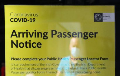Leading Epidemiologist Warns Against Travel Over Christmas