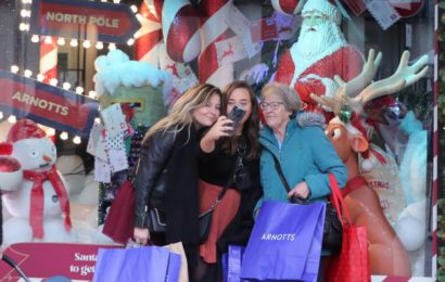 Taoiseach Calls For ‘Safe Shopping’ As Country Emerges From Lockdowns