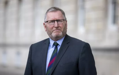 Beattie Calls On DUP And Sinn Féin To Keep Power-Sharing ‘Show On The Road’