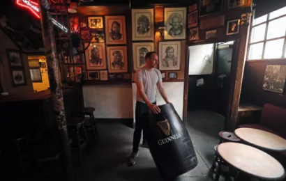 HSE Warns Of Rise In Hospitalizations As Bars And Restaurants Prepare To Reopen