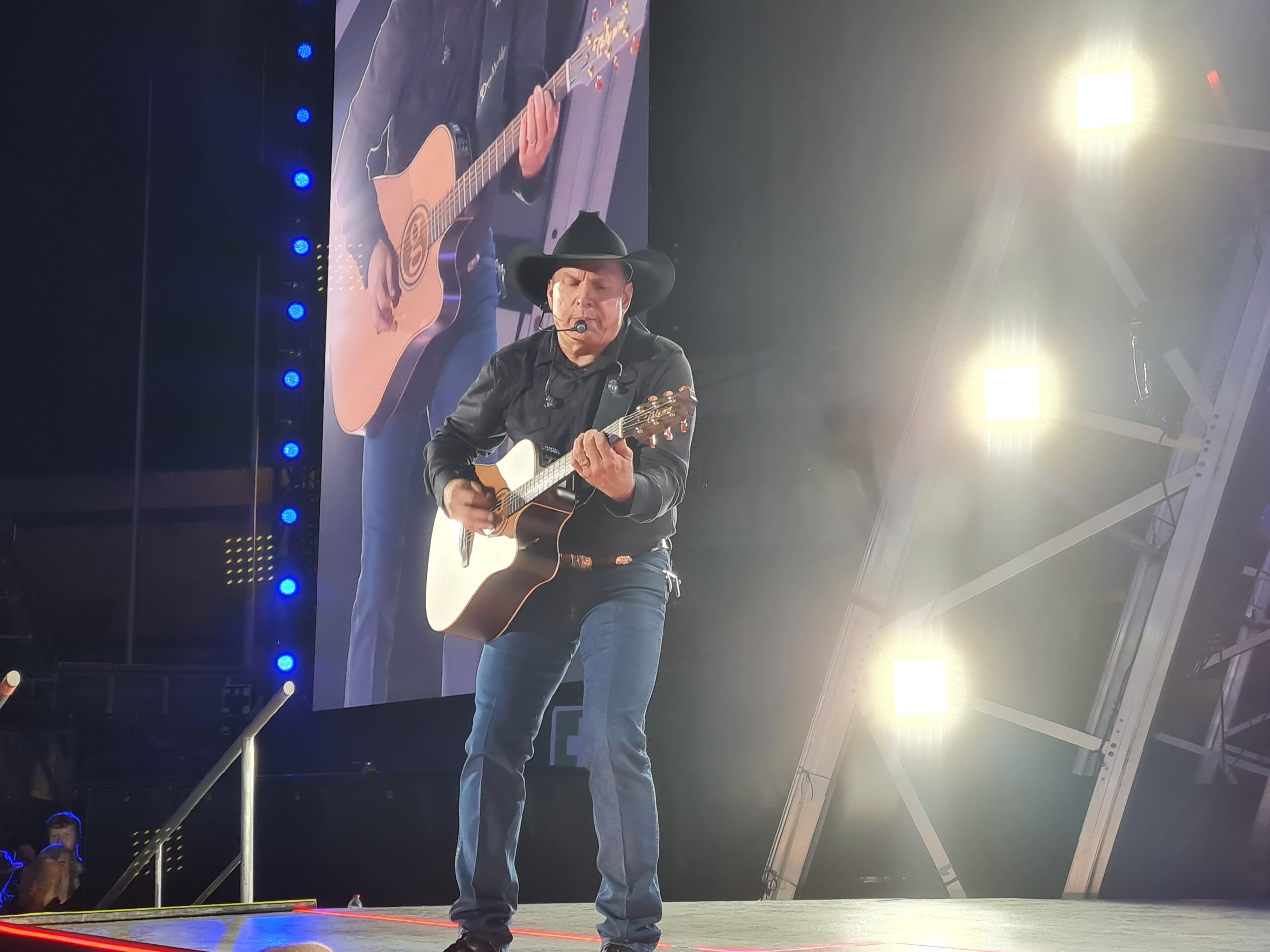 Garth Brooks Thrills Irish In Dublin Spectacular Irish Examiner USA