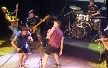 There’s Nothing Funny about The 2 Johnnies Enthusiastically Rocking Out in Irving Plaza